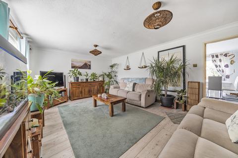 18 Clearsprings, Lightwater, GU18 5YL