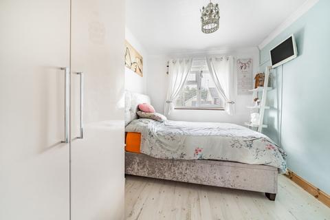 18 Clearsprings, Lightwater, GU18 5YL