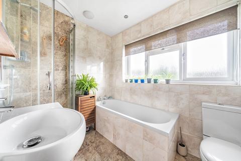 18 Clearsprings, Lightwater, GU18 5YL