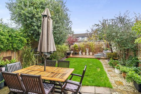 18 Clearsprings, Lightwater, GU18 5YL