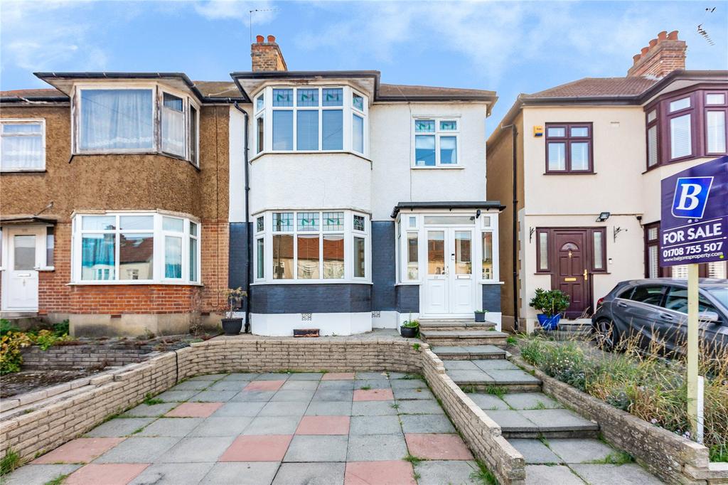 Dorset Avenue, Romford, RM1 3 bed semidetached house for sale £475,000