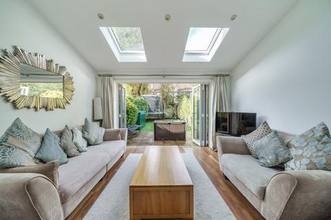 2 Mount Holme, Thames Ditton, KT7 0UB