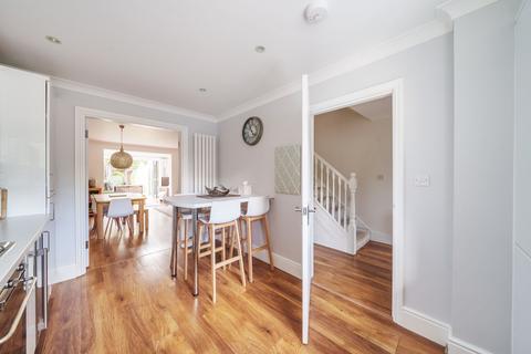 2 Mount Holme, Thames Ditton, KT7 0UB