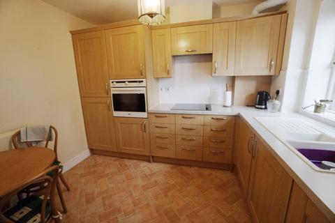 2 bedroom flat for sale, Newsholme Drive, N21