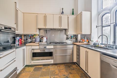 2 bedroom flat for sale, Wood Lane, Stanmore, Greater London, HA7