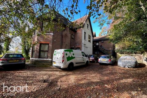 undefined, Hart Hill Drive, Luton