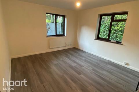 undefined, Hart Hill Drive, Luton
