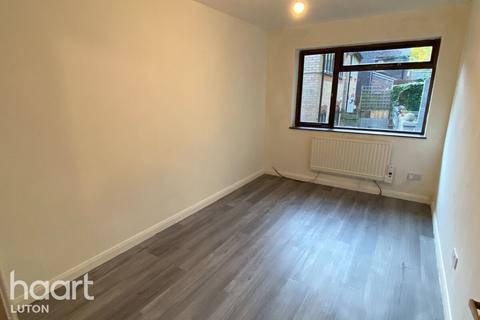 2 bedroom apartment to rent, Hart Hill Drive, Luton