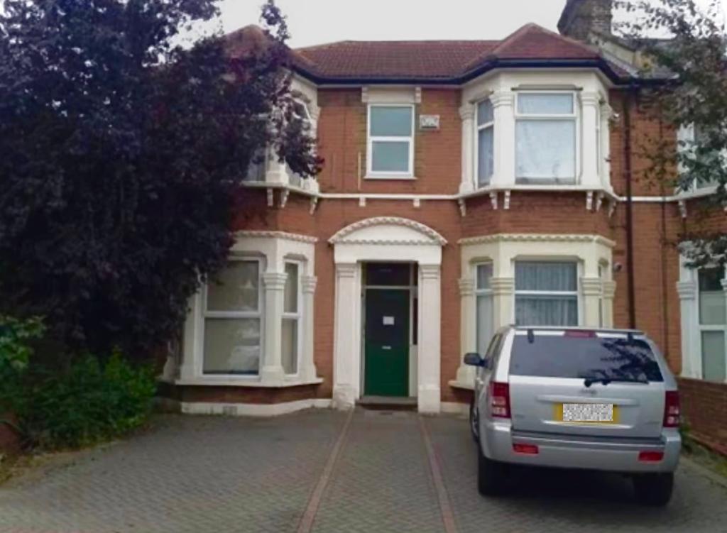 1 bedroom first floor flat on Belgrave Road, IG1