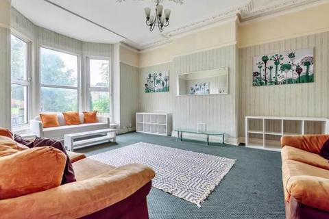 9 bedroom house to rent, Belle Vue Road, Leeds