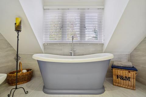 5 bedroom detached house for sale - Lewis Lane, Chalfont St Peter, Buckinghamshire, SL9