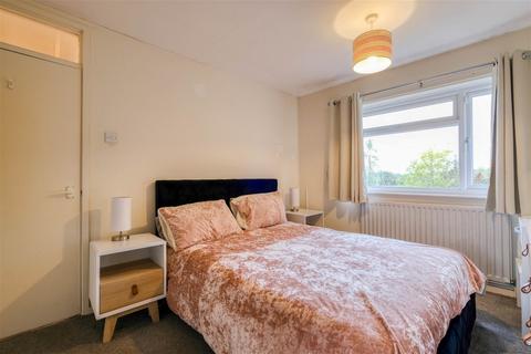 374 Rowood Drive, Solihull, B92 9LG