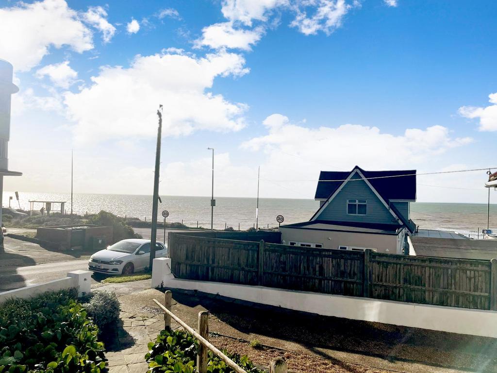 Chichester Drive East, /Saltdean, Brighton, East Sussex 3 bed bungalow for sale £450,000