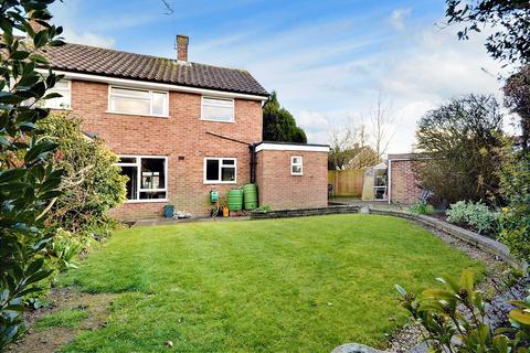 57 Benhams Drive, Horley, RH6 8QT