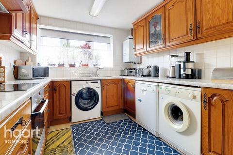 3 bedroom terraced house for sale - Udall Gardens, Romford