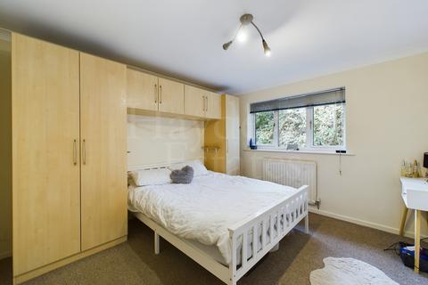 74 Beaulieu Close, Kidderminster, DY11 5EE