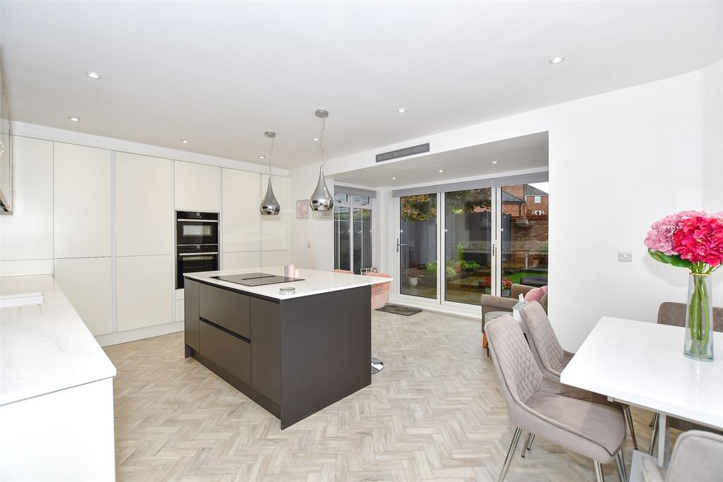 Kitchen/Breakfast Room