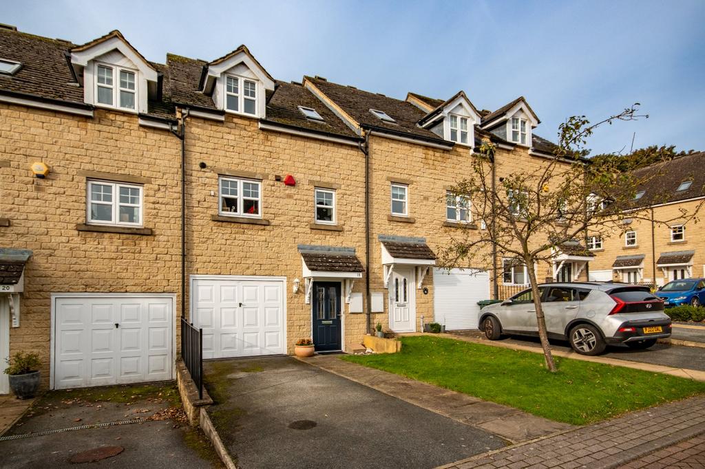 Whitestone Drive, East Morton, Keighley, West Yorkshire, BD20 3 bed