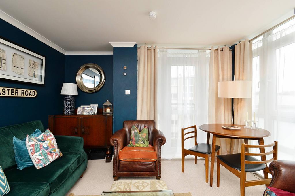 31/17 Brunswick Road, Edinburgh, EH7 5GW 2 bed flat for sale £250,000