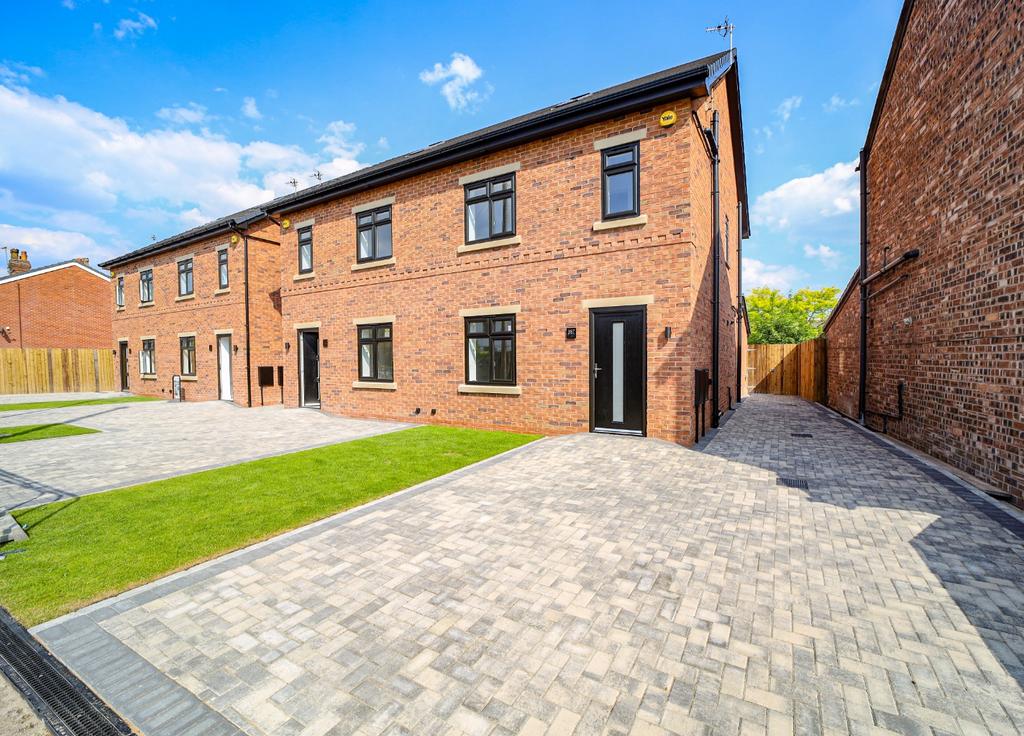 Crow Lane West, Newton Le Willows 3 bed semidetached house £1,275