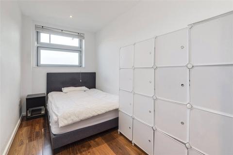 2 bedroom flat to rent, Long Walk, London