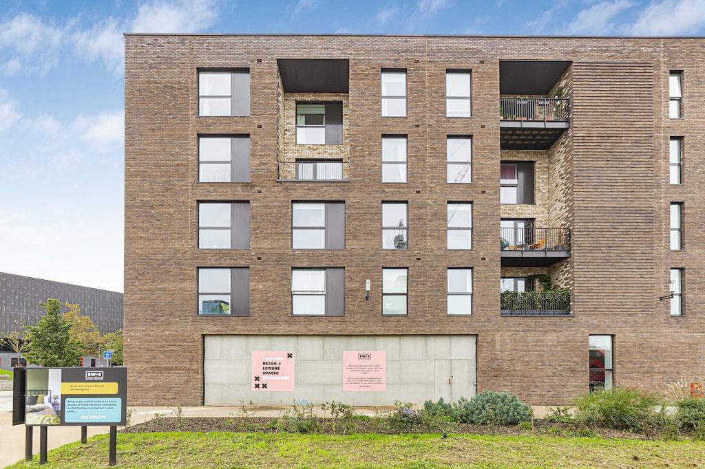 19 Waterden Road, London, E20 3AN Retail property (high street) to rent £6,583 pcm (£1,519 pw)