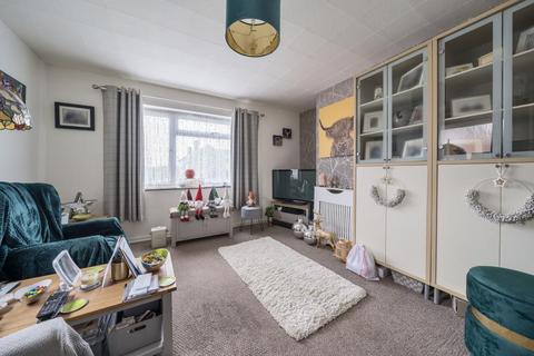 35b Bolton Crescent, Basingstoke, RG22 6BD