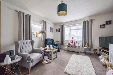 35b Bolton Crescent, Basingstoke, RG22 6BD