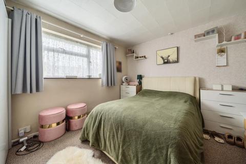 35b Bolton Crescent, Basingstoke, RG22 6BD
