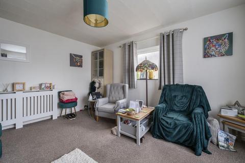 35b Bolton Crescent, Basingstoke, RG22 6BD