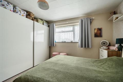 35b Bolton Crescent, Basingstoke, RG22 6BD