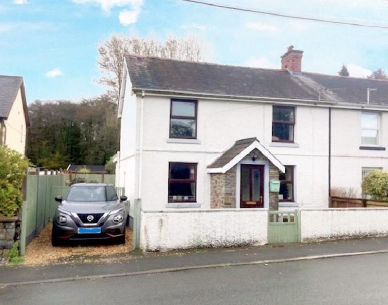 Salem, Llandeilo, Carmarthenshire. 2 bed semidetached house £189,950