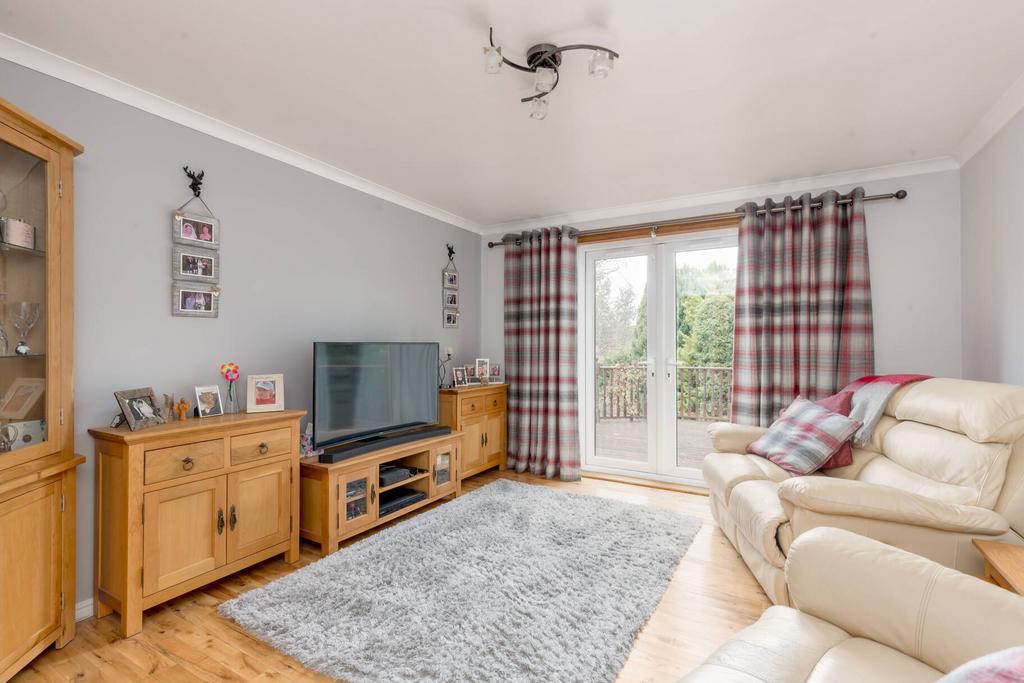 145 Overton Crescent, East Calder, West Lothian, EH53 0RJ 4 bed