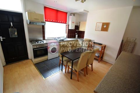 4 bedroom terraced house to rent, Manor Drive, Hyde Park LS6