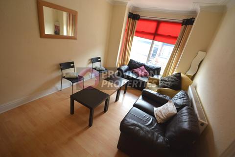 4 bedroom terraced house to rent, Manor Drive, Hyde Park LS6