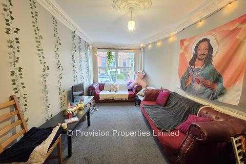 6 bedroom terraced house to rent, Manor Drive, Hyde Park LS6