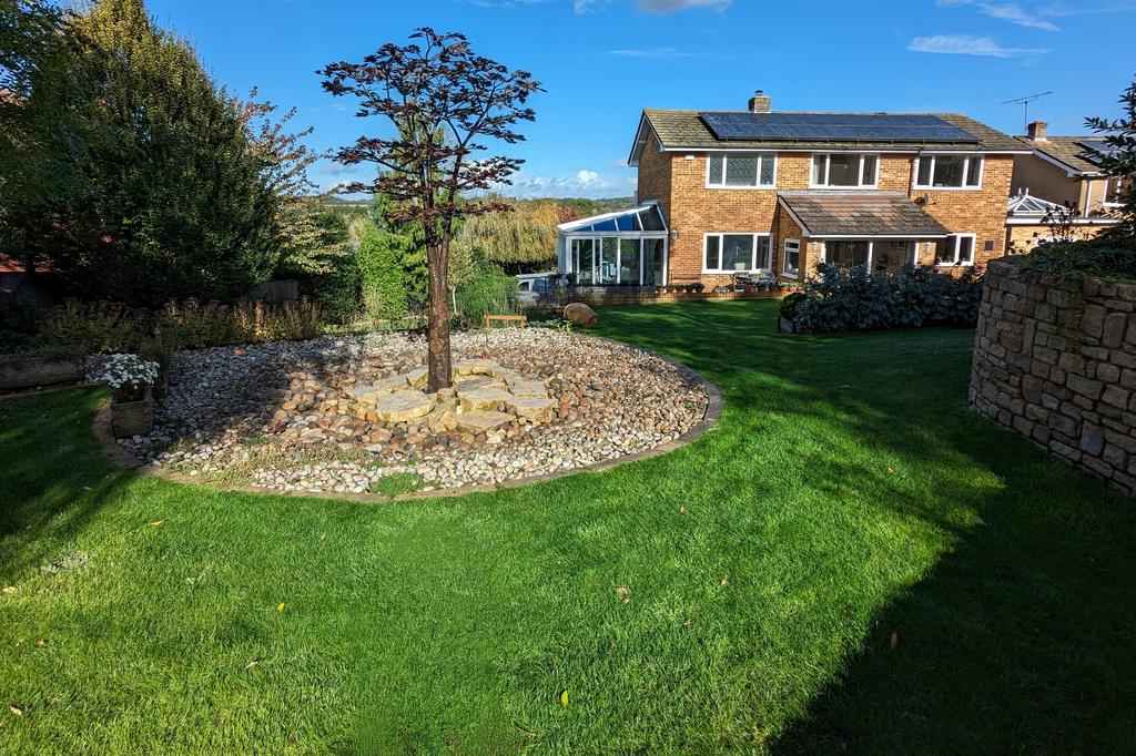 WEST DOWNS CLOSE, FAREHAM 3 bed detached house for sale £750,000