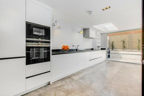 4 bedroom terraced house for sale, Parkgate Road, SW11