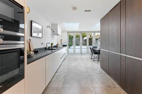 4 bedroom terraced house for sale, Parkgate Road, SW11
