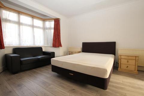 4 bedroom semi-detached house to rent, Langham Gardens, North Wembley