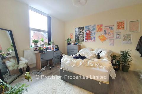 3 bedroom terraced house to rent, Harold Place, Hyde Park LS6