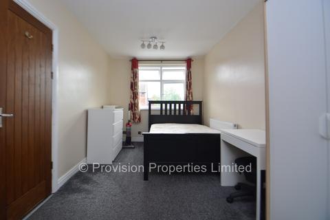 4 bedroom terraced house to rent, Cross Speedwell Street, Woodhouse LS6