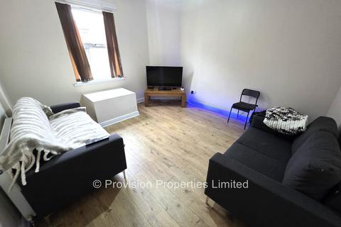 4 bedroom terraced house to rent, Harold Mount, Hyde Park LS6