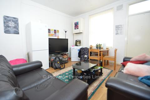 5 bedroom terraced house to rent - Hessle View, Hyde Park LS6