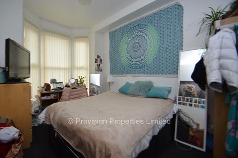 5 bedroom terraced house to rent - Hessle View, Hyde Park LS6