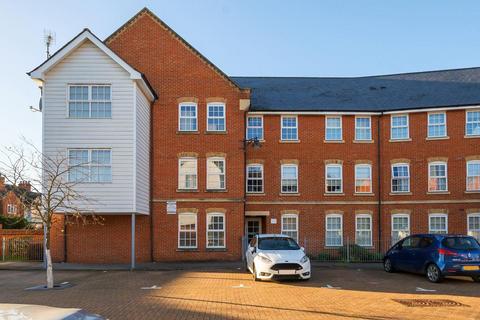 2 bedroom apartment to rent, Florey Gardens,  Aylesbury,  HP20