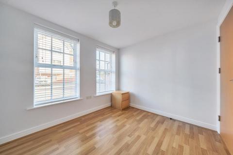 2 bedroom apartment to rent, Florey Gardens,  Aylesbury,  HP20