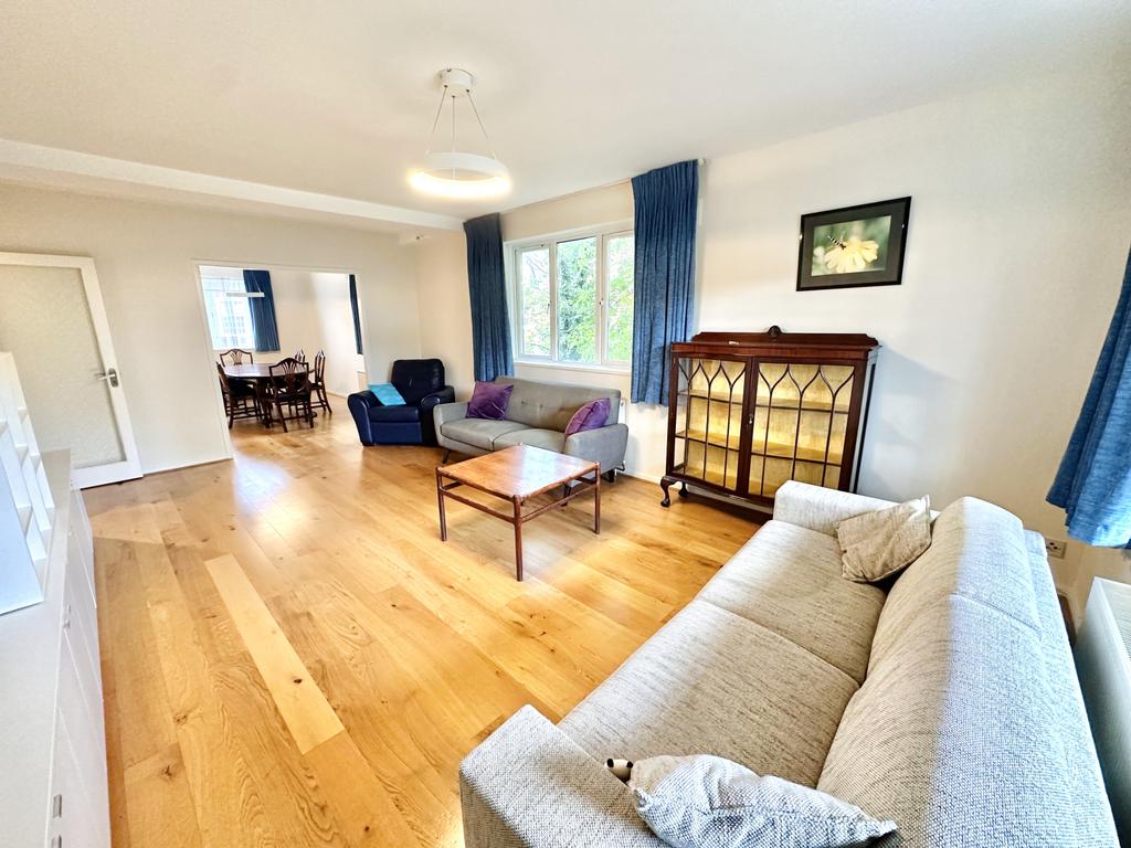 A lovely specious 3 bedroom flat to rent