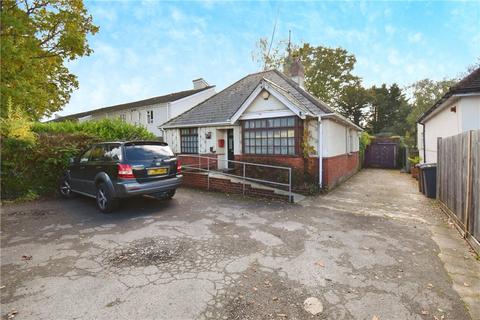 2 bedroom detached bungalow for sale - Botley Road, North Baddesley, Southampton, Hampshire