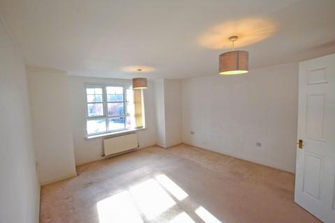 2 bedroom apartment to rent, Hampton Court Way, Widnes, WA8 3EF